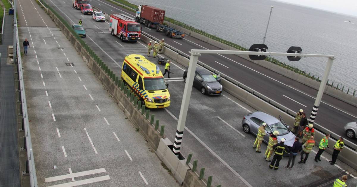 A6 bij Ketelbrug weer open na ongeluk met motorrijder.