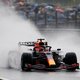 Hervatting Formule 1-seizoen begint goed voor Verstappen: snelste in kletsnatte kwalificatie in Spa