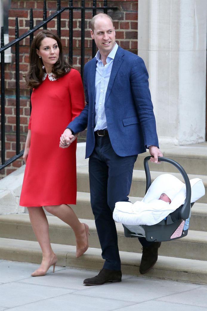 Prins William en Kate met hun pasgeboren baby.