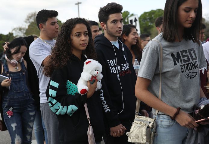Studenten van de Marjory Stoneman Douglas High School gaan terug naar school na de schietpartij op 14 februari waarbij de 19-jarige alumnus Nikolas Cruz 17 mensen om het leven bracht.