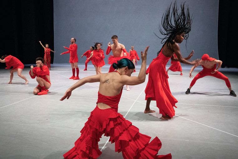 Any attempt will end in crushed bodies and shattered bones van choreograaf Jan Martens door Grip en Dance On Ensemble uit Berlijn Beeld Phile Deprez