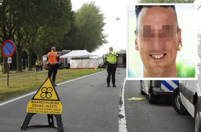 Moordverdachte Johannes 'Joop' V. (inzet) reed maandag met opzet in op een vrachtwagen in het Nederlandse Escharen (Noord-Brabant). Hij kwam daarbij om het leven. De politie zette een drone in voor de vaststellingen.