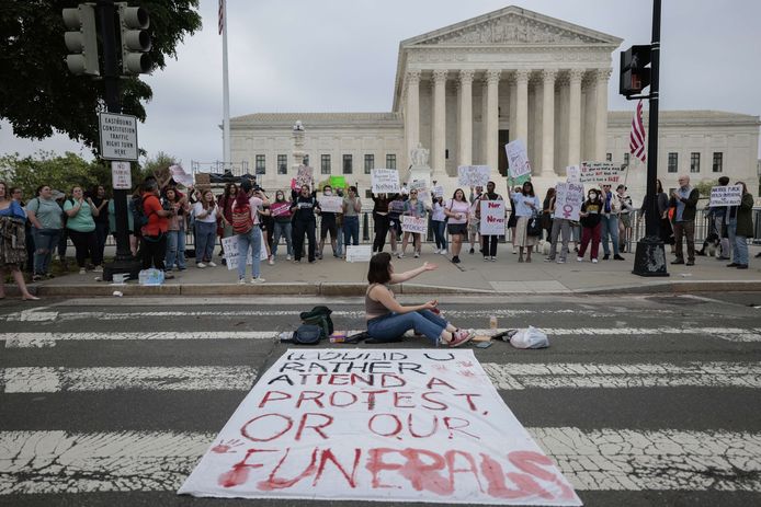 Voor het Hooggerechtshof protesteren aanhangers van het recht op abortus.