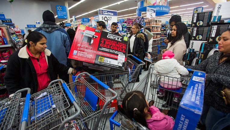 Drukte in de Amerikaanse winkels tijdens Black Friday Beeld EPA
