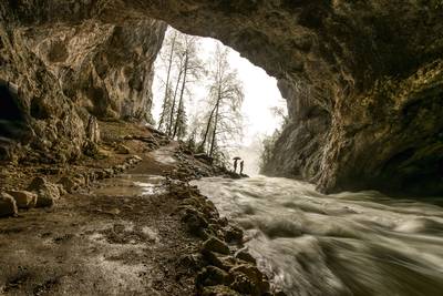 Onderkoelde speleoloog gered uit grot in Rochefort