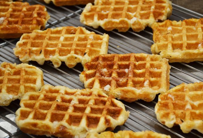 Luikse wafels hebben niet dezelfde smaak en textuur als Luikse wafels. Brusselse wafels bestaan uit beslag, Luikse suikerwafels uit deeg.