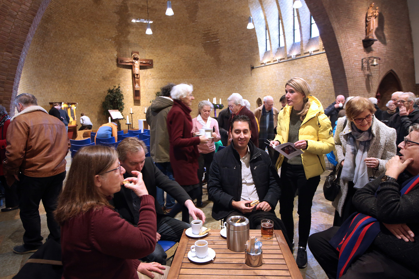 Verstoten, bedreigd en... springlevend deze kerk gaat door Foto bd.nl