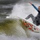 Surfers voelen een connectie met de natuur, maar zijn allesbehalve duurzaam bezig