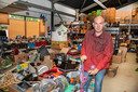 André Brouwer van de Kringloopwinkel in Groesbeek aan de Industrieweg 19. (Archieffoto)