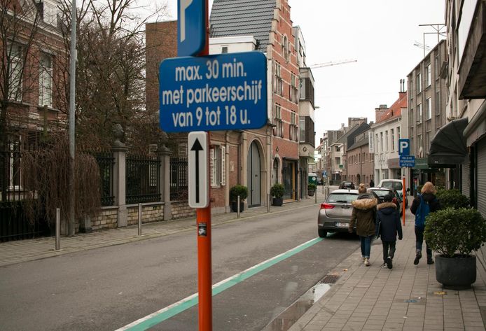 Winkelparkeerplaatsen in de Kokkelbeekstraat.