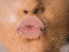 Le “lip slugging”, la nouvelle méthode pour soigner les lèvres sèches en hiver 