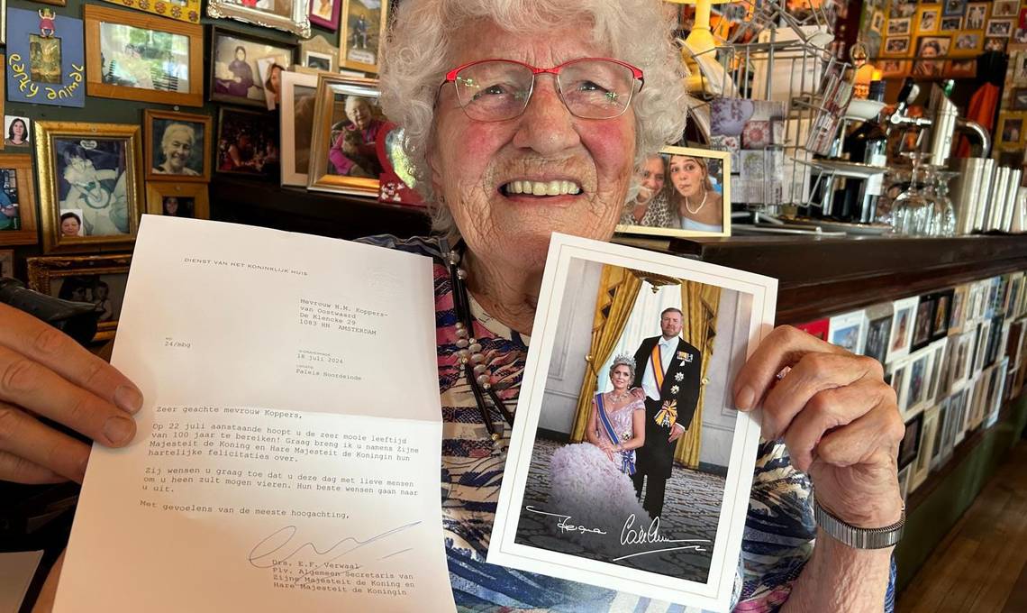 Riek is 100 en werkt nog: ‘Na 85 jaar sta ik nog altijd op de loonlijst’