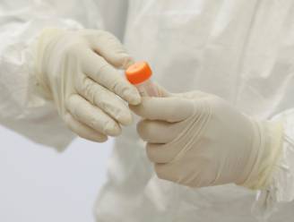 Aantal positieve coronatests stijgt naar bijna duizend in Nederland
