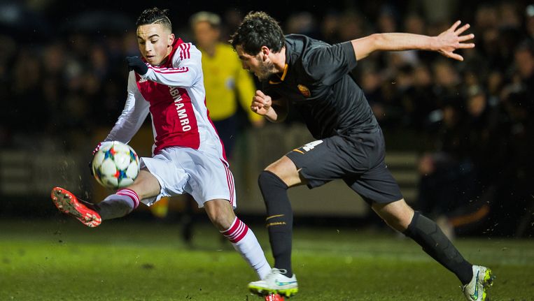 Abdelhak Nouri (links) wordt beschouwd als het grootste talent van de Ajax-opleiding. Beeld anp