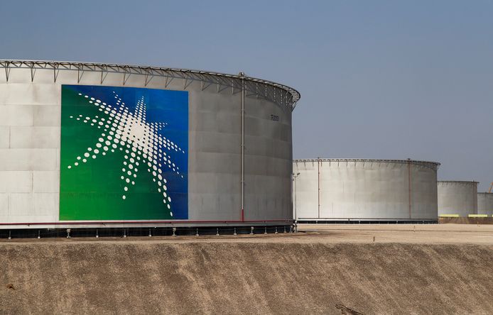 Enkele olietanks van Saudi Aramco, het Saoe.dische staatsoliebedrijf