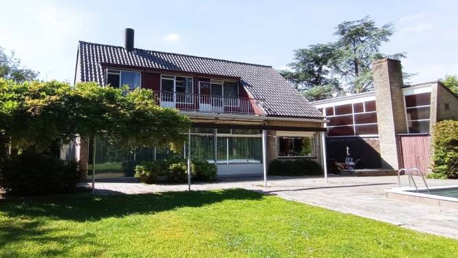 Vrijstaande villa gesloopt voor nieuwbouw drie woningen 