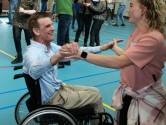 Mensen met en zonder beperking dansen samen bij Inclusive Dance: ‘Heeft juist iets extra's omdat het zo puur is’