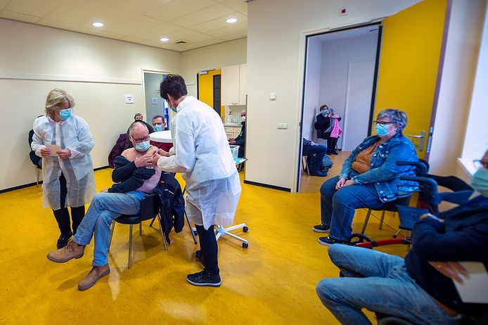 Eind februari startten huisartsen in Bergen op Zoom met de eerste vaccinatieronde voor 64- en 63-jarigen en mensen met een kwetsbare gezondheid.