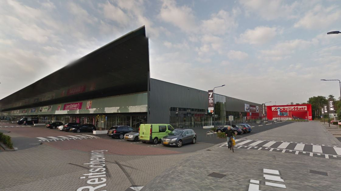 bestuurder onwettig grafiek KFC op Bossche woonboulevard? Slaapwinkels vrezen voor parkeeroverlast en  aanzien | Foto | bd.nl