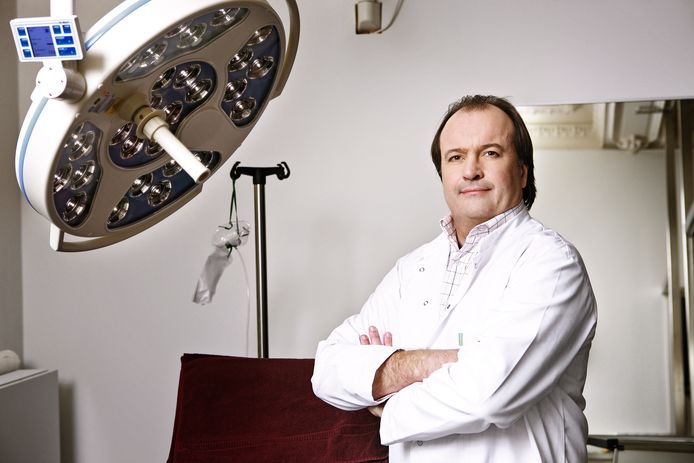 Plastisch chirurg Jeff Hoeyberghs was in 2010 te zien in ‘De Hoffkliniek’ op VTM.