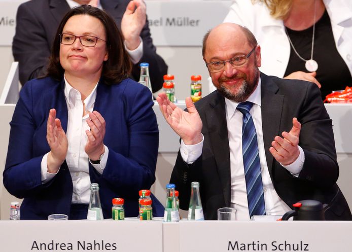 Fractievoorzitster Andrea Nahles en voorzitter Martin Schulz van de SPD waren tevreden na de stemming.