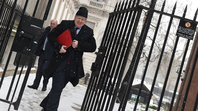 De Britse minister van Buitenlandse Zaken Boris Johnson arriveert donderdag op 10 Downing Street voor overleg met premier May over het Brexit-voorstel van de EU. May al vrijdag een speech geven over Brexit. Beeld epa