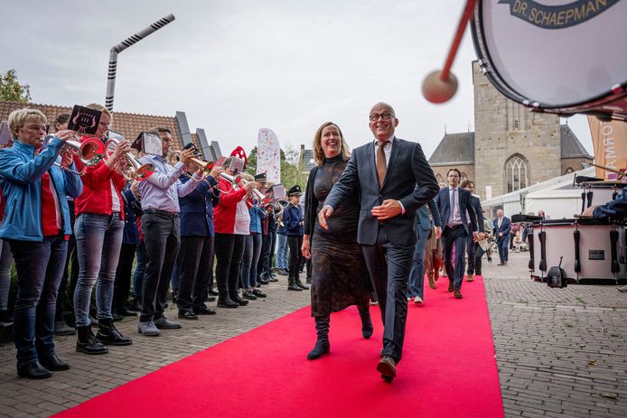 Nieuwe burgemeester Tubbergen overwint letterlijk eerste obstakel bij ...