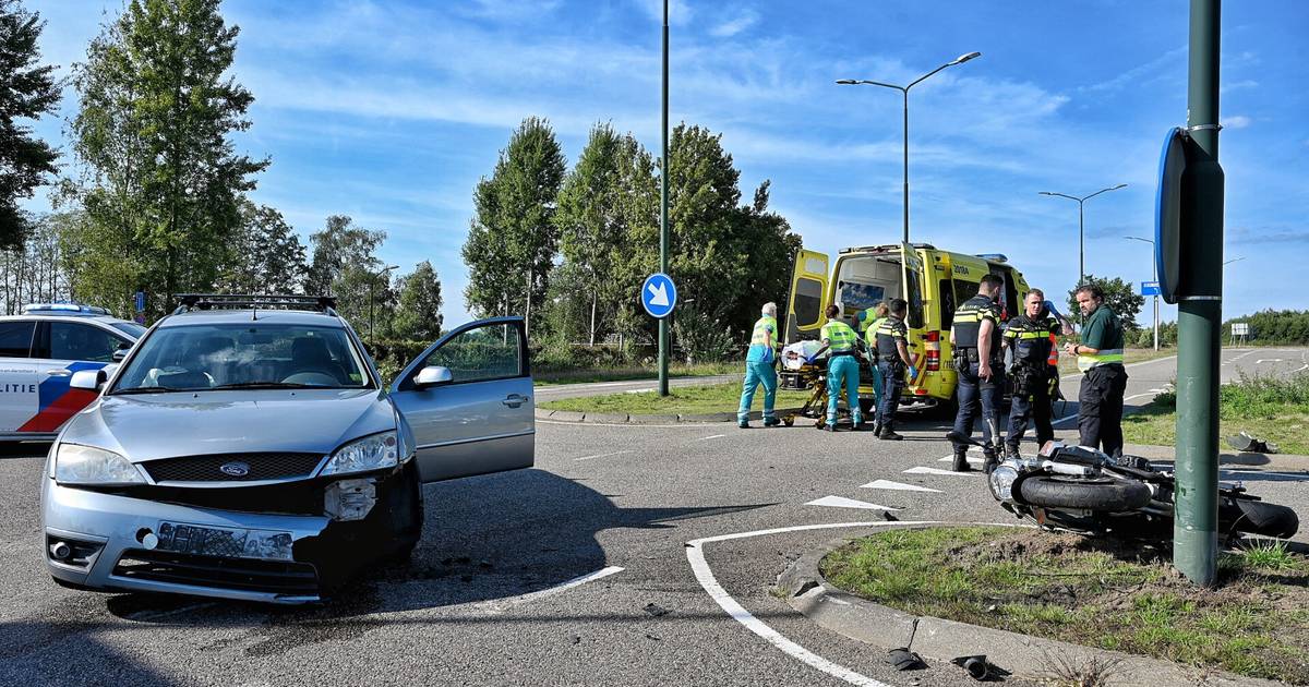 Frontale botsing op N346 tussen Lochem en Zutphen: meerdere gewonden, auto’s total loss.