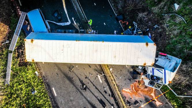 Trucker Justin (26) stort van viaduct A15 bovenop busje: ‘Gorinchem is aan ramp ontsnapt’