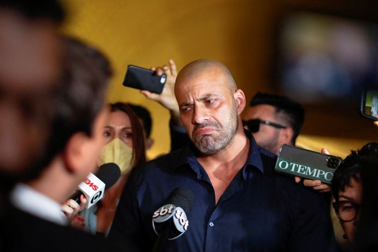 Parlementariër Daniel Lucio da Silveira en president Jair Bolsonaro zijn politieke geestverwanten. Beeld Adriano Machado / Reuters 