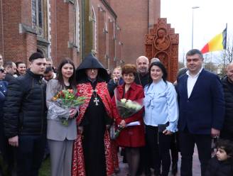 Armeens kruis officieel onthuld naast kerk Sint-Jozef: “Belangrijk monument voor onze gemeenschap”