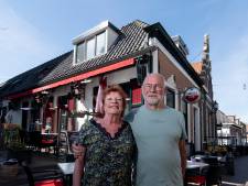 Gerrit en Pietje Velthuis stoppen met 't Praothuus in Wijhe: ‘We hebben echt wel mensen moeten troosten’