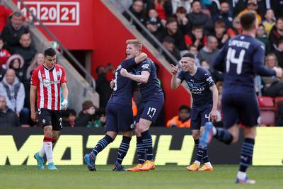 Manchester City naar halve finale FA Cup, De Bruyne belangrijk met penaltydoelpunt