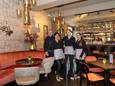 Eigenaren John en Huiberdina Domenie met het personeel in hun nieuwe Wijnbar Nr 13 aan de Markt in Geertruidenberg.