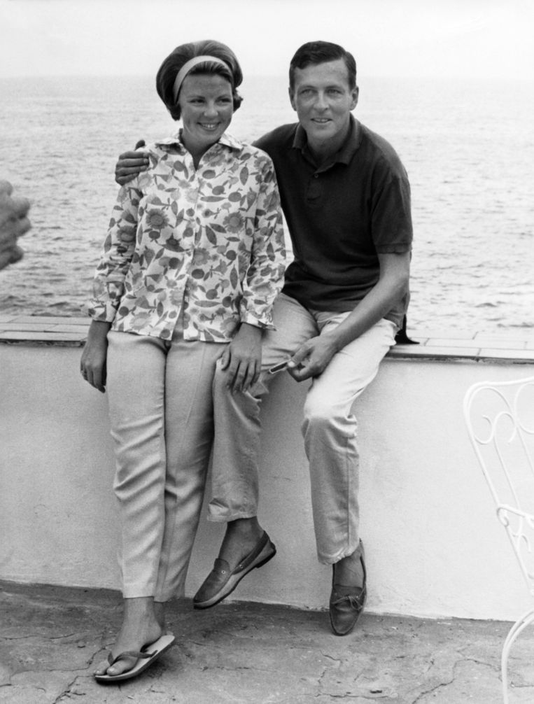 Het verloofde paar Beatrix en Claus op vakantie in de familie-bungalow 'de Gelukkige Olifant' in het Italiaanse Porto Ercole, juli 1965. Beeld Gamma-Keystone via Getty Images