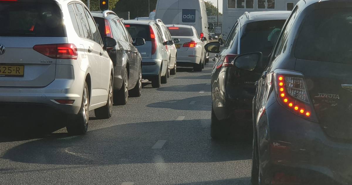 Veel vertraging op A35 na ongeluk tussen Enschede en Hengelo.