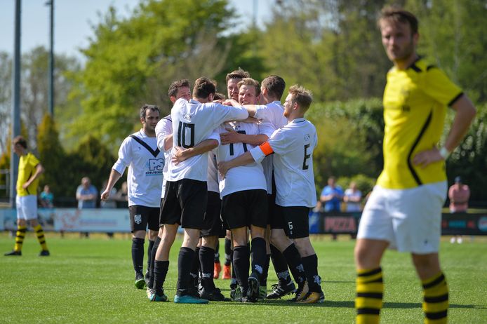 Bij KCVO is het vertrouwen in coach Remon van Schoonhoven groot, de trainer tekent bij tot de zomer van 2023.