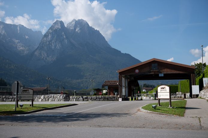 De 26-jarige vrouw werkt in de Edelweiss Lodge and Resort van het Amerikaanse leger in het vakantieoord aan de voet van de Beierse Alpen.