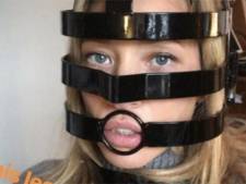 Laura Smet surprend avec un masque sadomasochiste