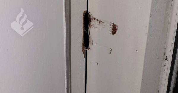 Inbrekers forceren raam en stelen sieraden en bankpas uit woning in Oploo