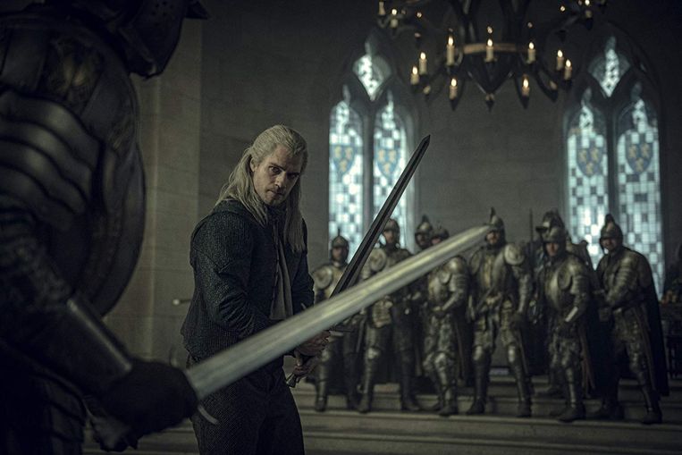Henry Cavill in The Witcher Beeld 