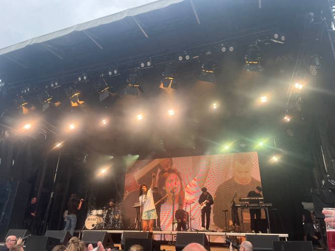 Bevrijdingsfestival in Vlissingen: publiek zingt mee met BLØF’s Zoutelande