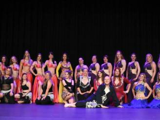 100 danseressen schitteren op Bellydance Sparkles Show in Beringen