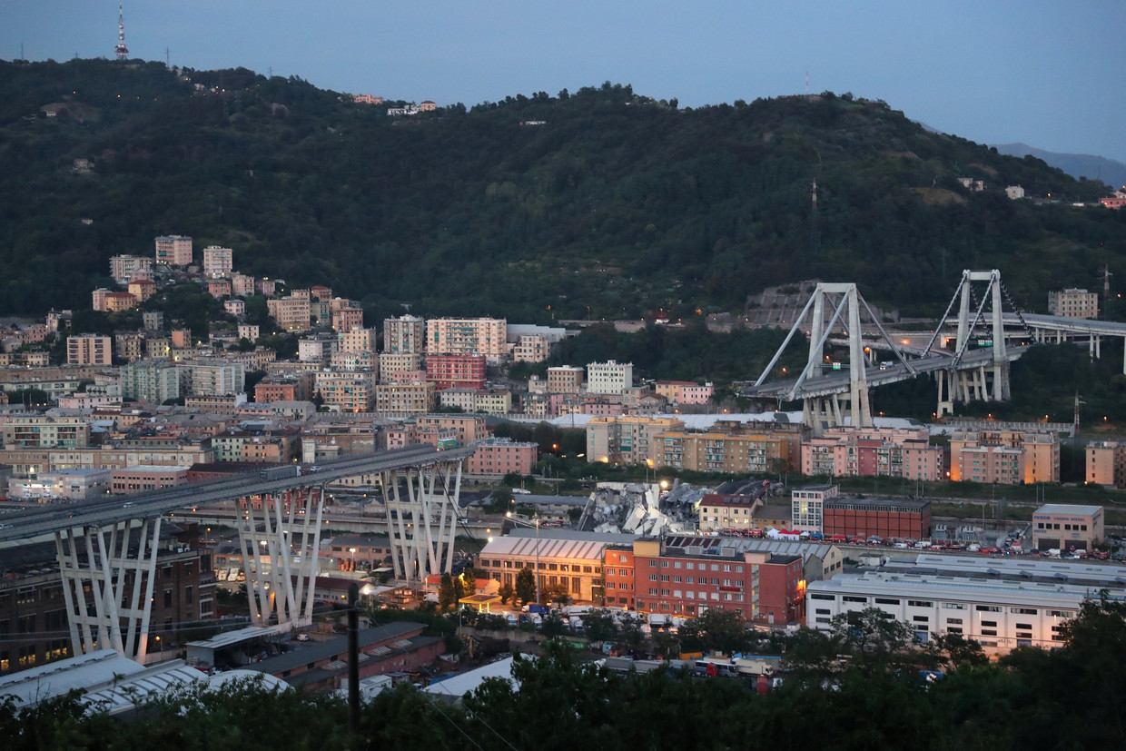 De brug in Genua.  Beeld REUTERS