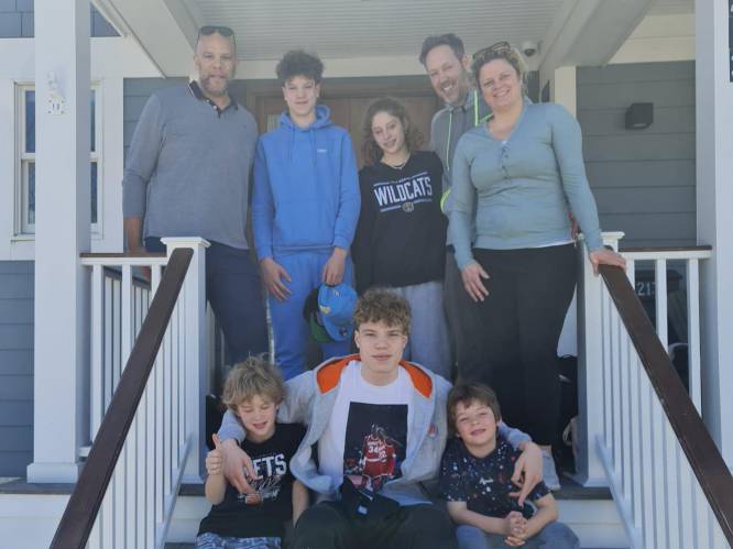 Kim Clijsters (tijdelijk) mama van vijf kinderen: zonen van voormalig basketter Hodge logeren bij familie in