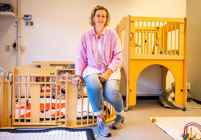 Van een pr-functie bij een grote cosmetica distributeur naar een baan als pedagogisch medewerker bij een kindcentrum. Jolande Leenheer gaat op haar 52ste alsnog haar droom achterna.