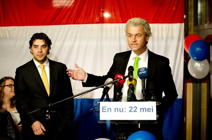 19 maart 2014: Geert Wilders deed de 'minder minder' -uitspraak in een café in Den Haag, in afwachting van de uitslagen van de Nederlandse gemeenteraadsverkiezingen. Enkele maanden later vonden de parlementsverkiezingen plaats.