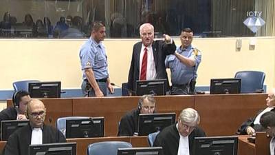 Tot levenslang veroordeelde Mladic: Leugens! Jullie moeten je schamen