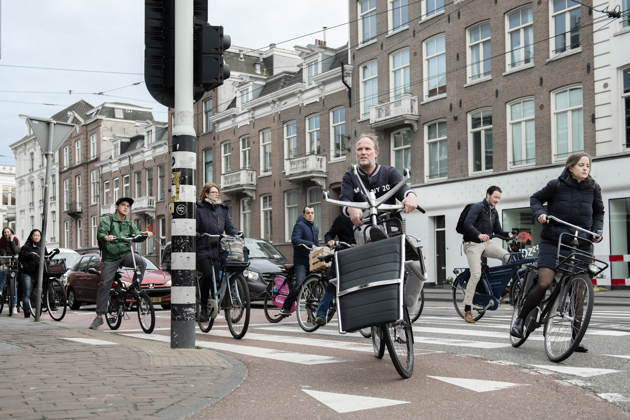 detectie Hover pint Een helmplicht? 'Je moet gewoon wennen aan het Amsterdamse verkeer'