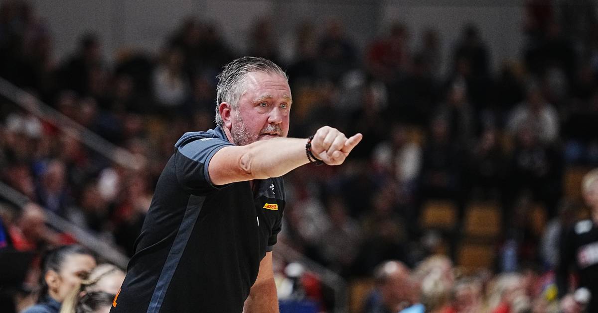 Håndballspillere blir slått av verdensmester Norge |  Andre idretter